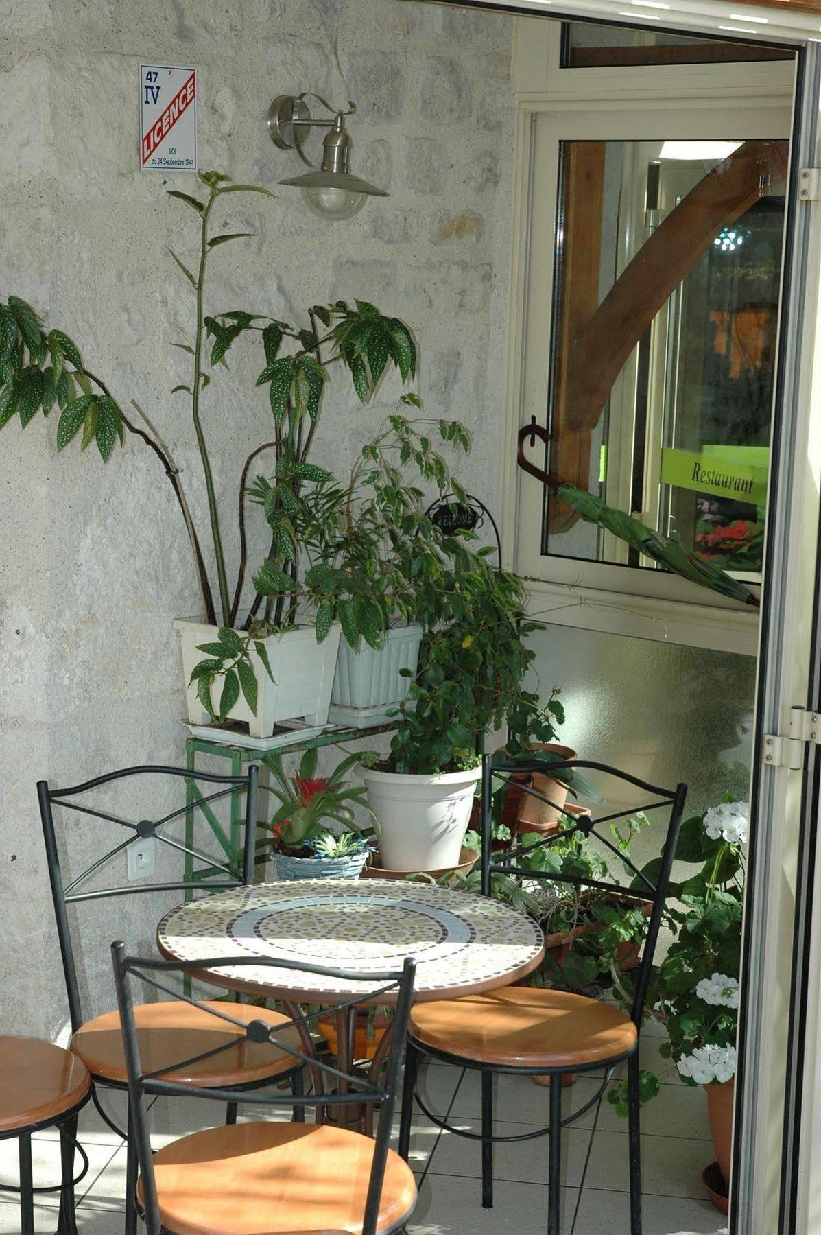 Logis Hôtel Les Voyageurs Tournon-dʼAgenais Extérieur photo