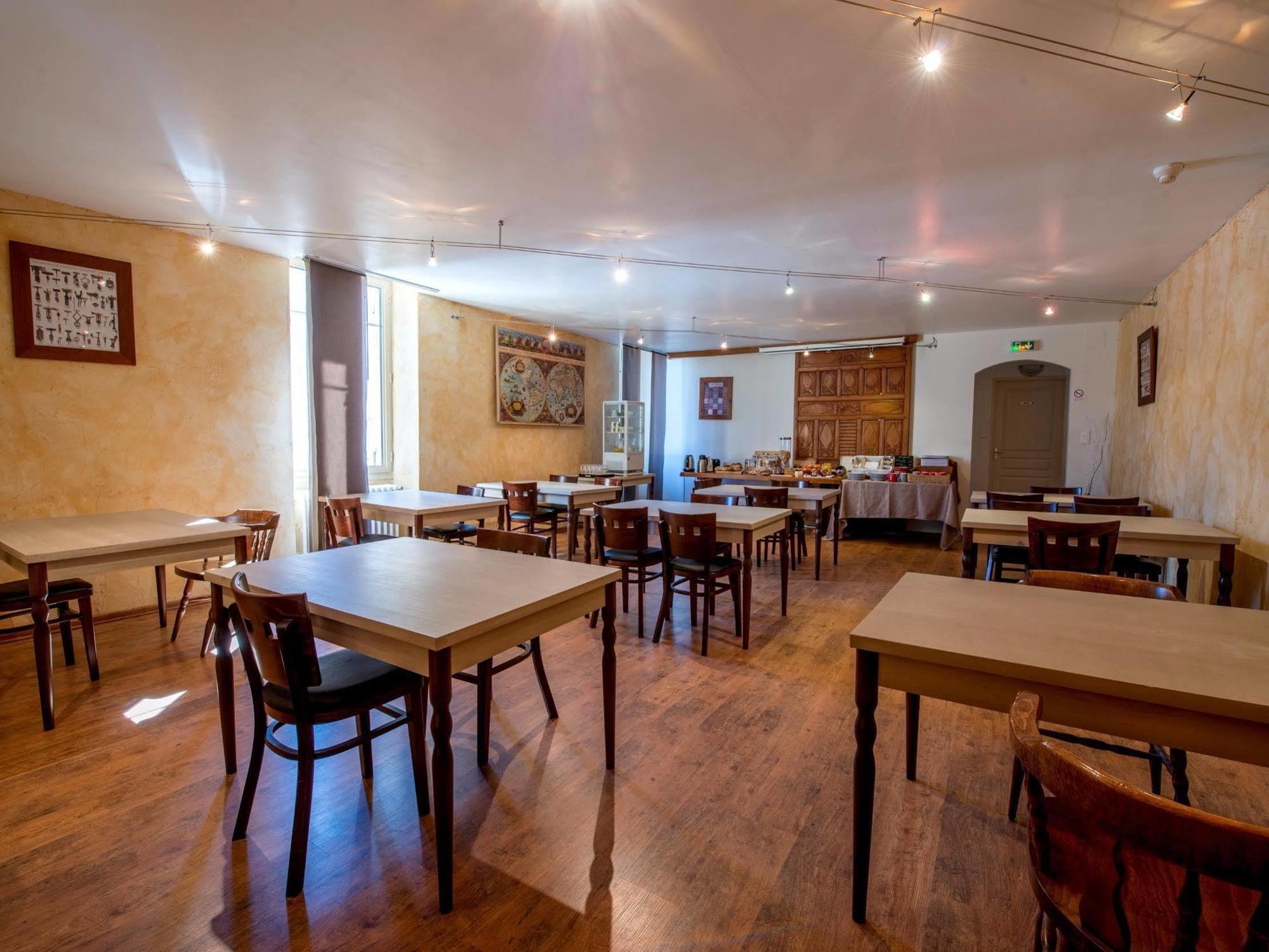 Logis Hôtel Les Voyageurs Tournon-dʼAgenais Extérieur photo