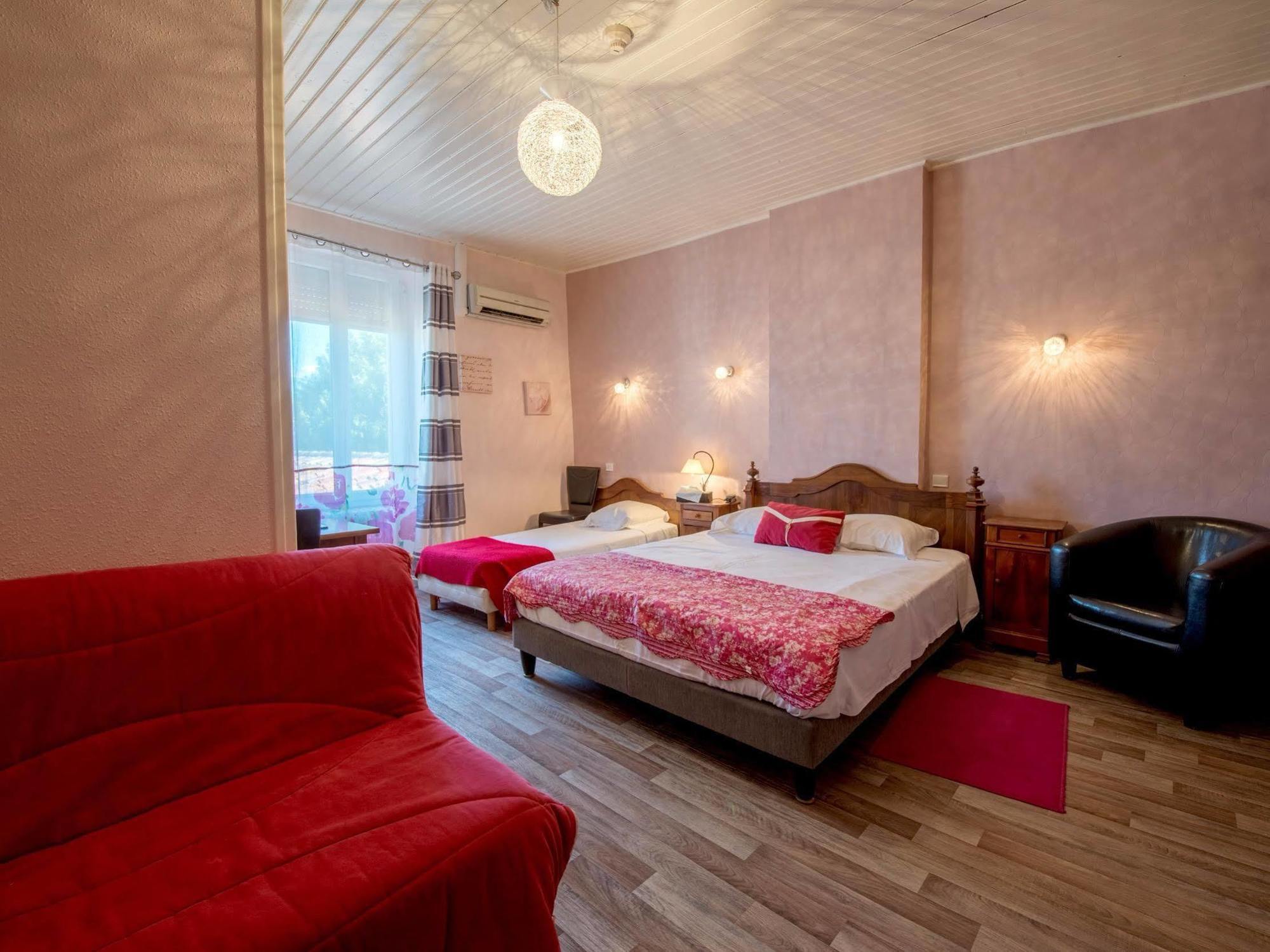 Logis Hôtel Les Voyageurs Tournon-dʼAgenais Extérieur photo
