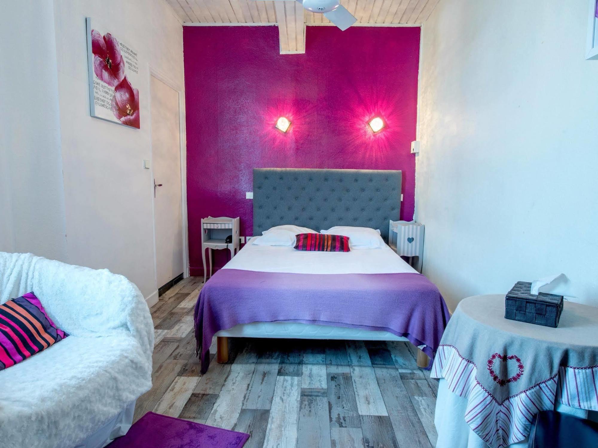Logis Hôtel Les Voyageurs Tournon-dʼAgenais Extérieur photo