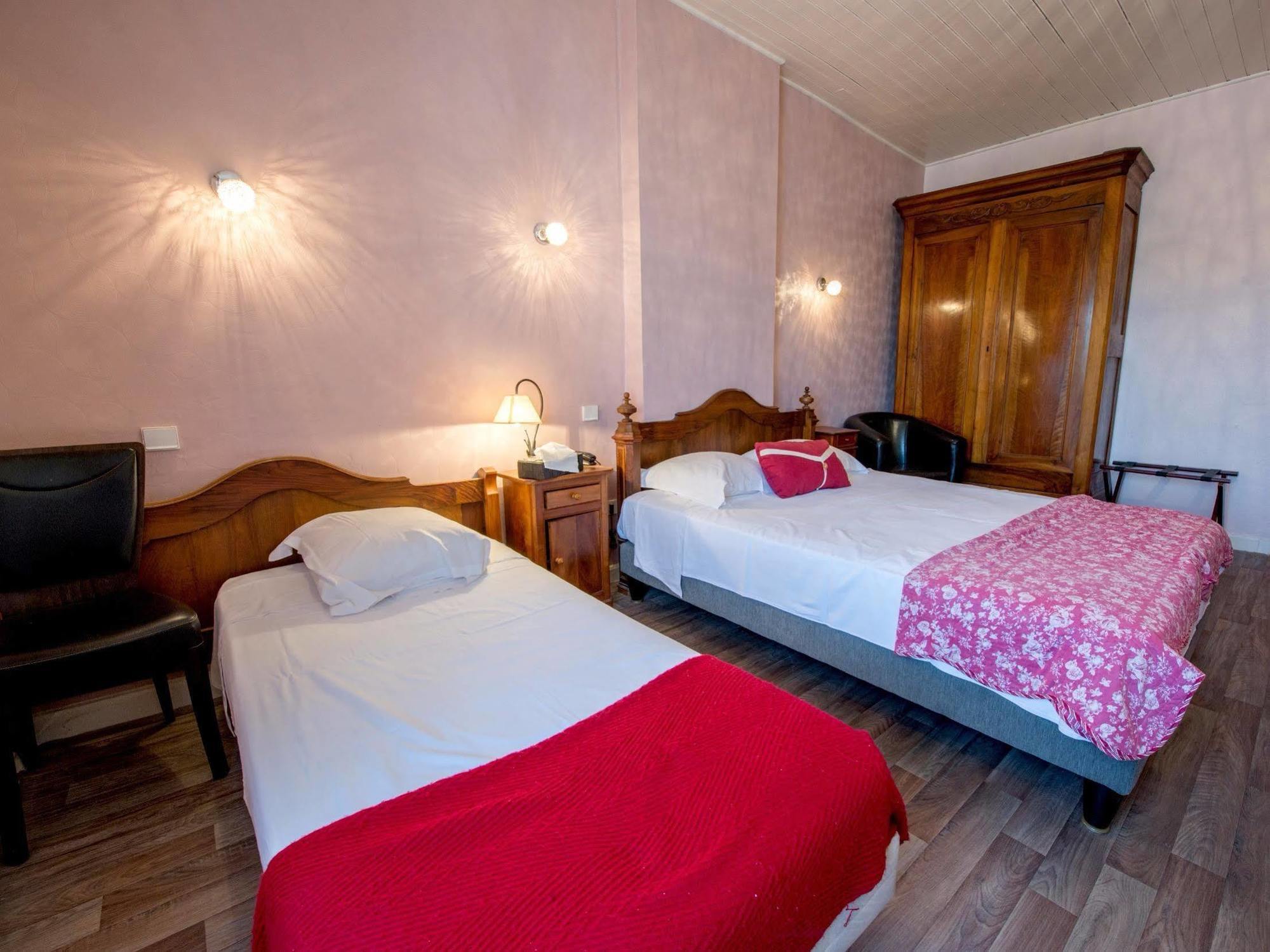 Logis Hôtel Les Voyageurs Tournon-dʼAgenais Extérieur photo