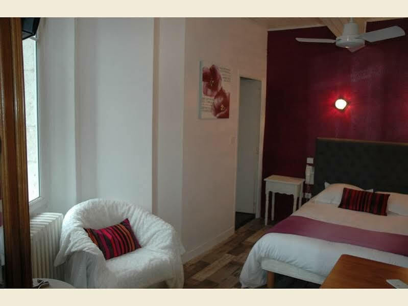 Logis Hôtel Les Voyageurs Tournon-dʼAgenais Extérieur photo