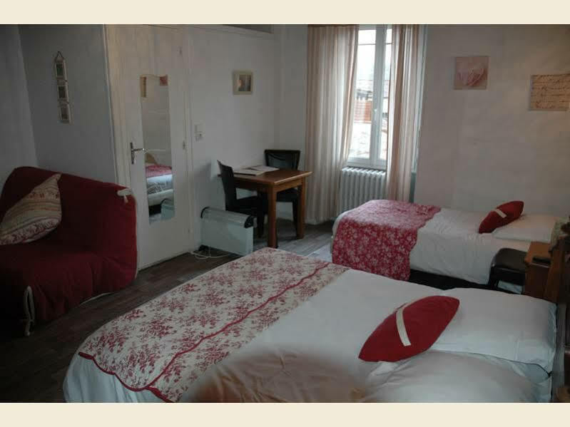 Logis Hôtel Les Voyageurs Tournon-dʼAgenais Extérieur photo